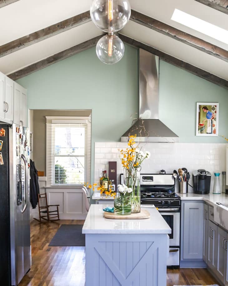 This Bungalow Kitchen Is Fabulous! Here Are 5 Things to Learn From It ...